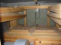 De longen van het orgel in de kelder